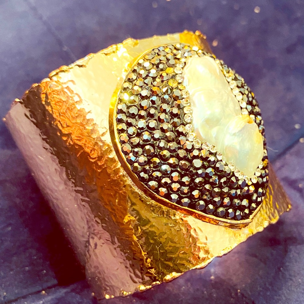 Arm Cuff, fits small to medium but adjustable.